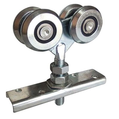 Les quatre rouleaux argentés glissent les rouleaux de porte accrochants 44mm avec le plat de centre de forge