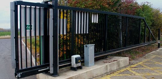 La porte de glissement de rotation roule de grandes Multi-roues tournantes flexibles de poulie de matériel de porte de fer